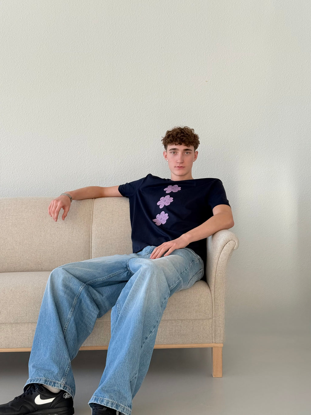 BLOMSTEN TEE - NAVY BLUE